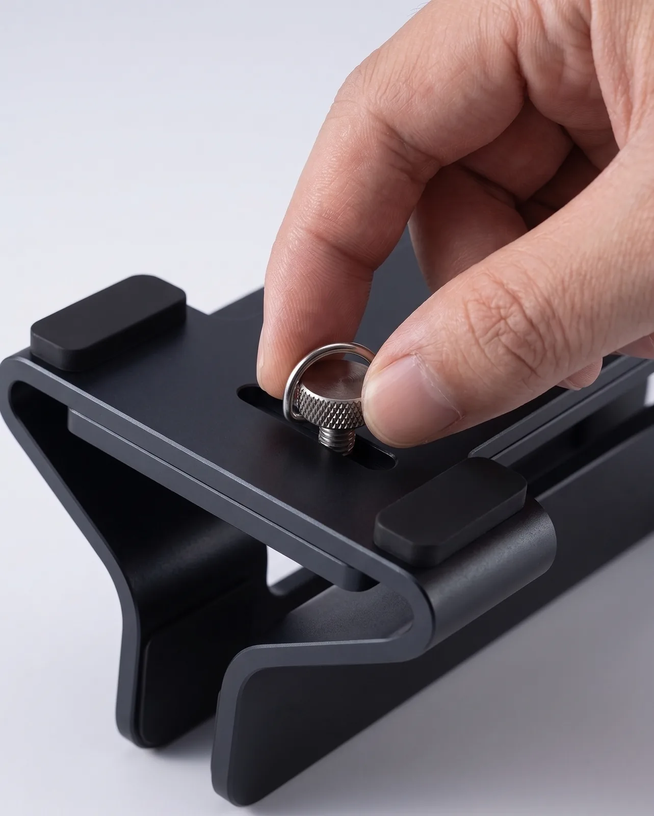 Adjustable Aluminum Vertical Laptop Stand - Image 15