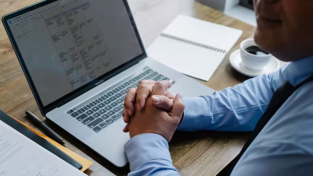 Optimized 2026 workspace with Tidysetup.com solutions for productivity.